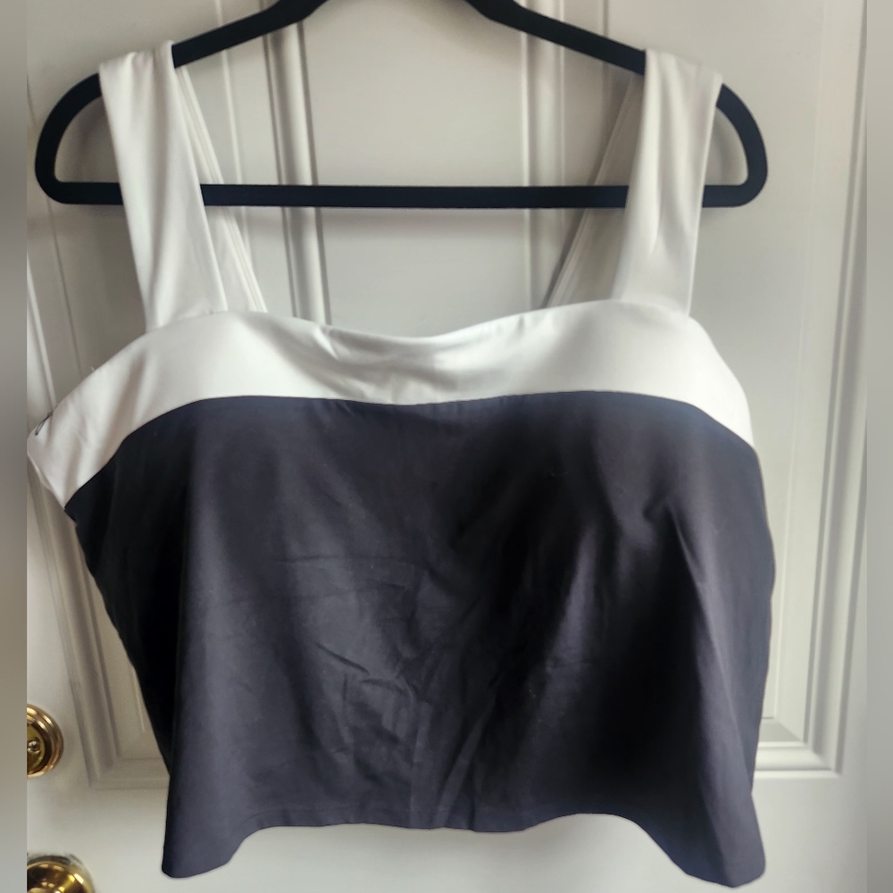 NWT All In Motion 3x Black and White Colorblock Crop Sports Bra Swim Top